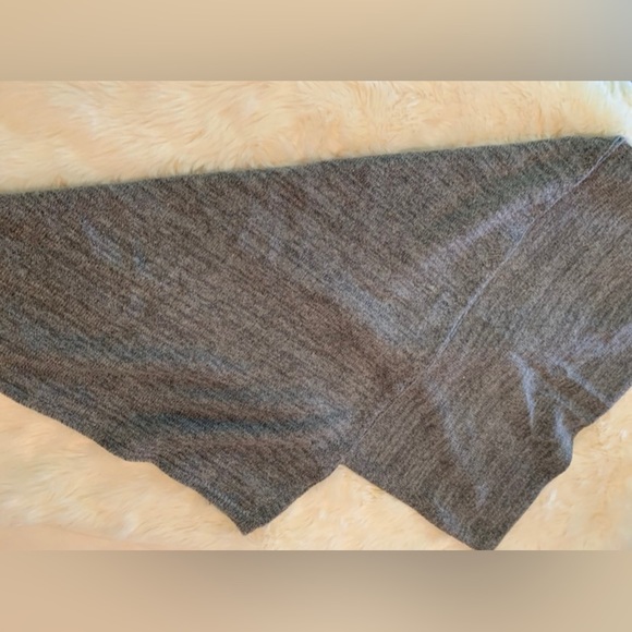 New V Fraas Gray Cashmere Gold Shimmer Blend SCARF Wrap - Picture 5 of 7